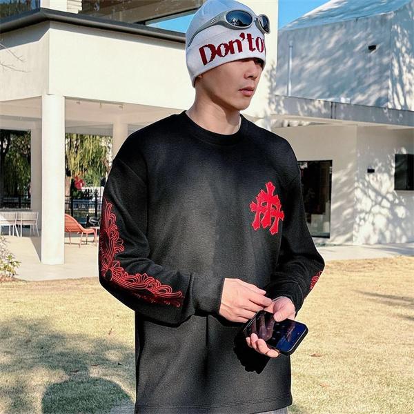 クロムハーツ Chrome Hearts コピー レッドアクセント刺繍 スウェット 重厚感 男性映え