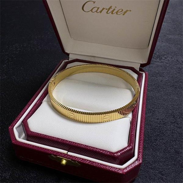 高級 ワイドフォルム 精密加工 洗練バングル Cartier カルティエ コピー