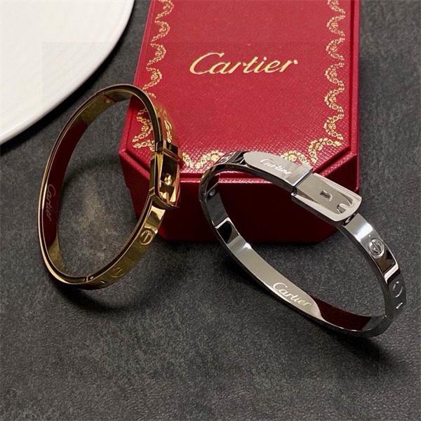 話題 ミニマル構造 都会的印象 Cartier カルティエ コピー ブレスレット 新作