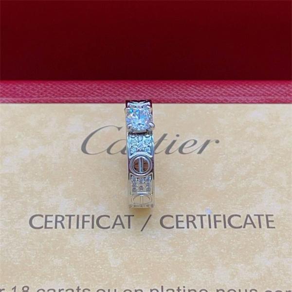 Cartier カルティエ コピー 華奢輝き センターストーン ビスモチーフ リング 上品