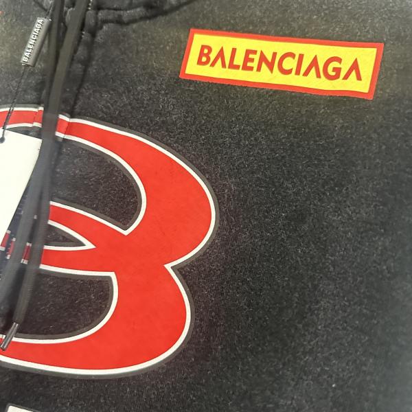 スタイリッシュ☆バレンシアガジップアップコピーBALENCIAGA SPONSOR LOGOS LARGE ZIP-UP HOODIE IN BLACK FADED