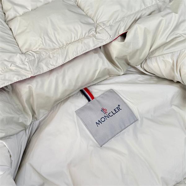 今季新作 フード付き ダウンブルゾン 快適 当店イチオシ MONCLER モンクレール コピー