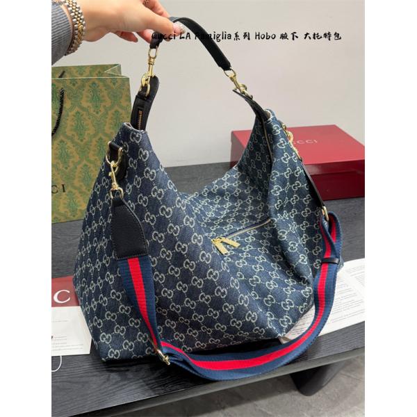 大容量★★GUCCI LaFamigliaシリーズHobo 男女兼用上品グッチショルダーバッグコピー