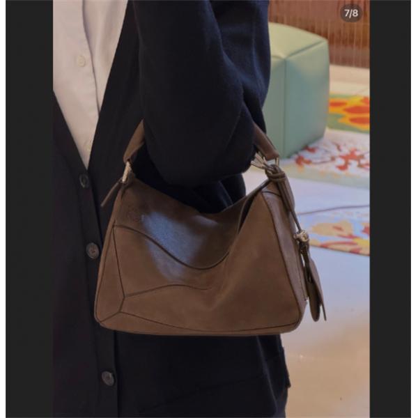ロエベショルダーバッグコピーLOEWE  puzzle amazona flamenco ☆ユニセックス使い勝手