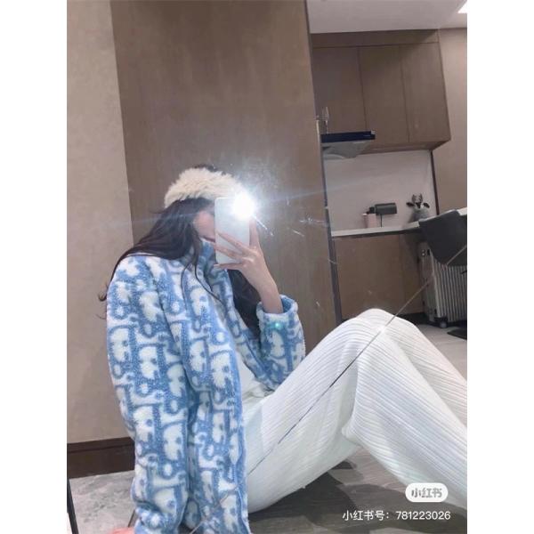 話題沸騰 新作 キッズ ダウンジャケット 防寒仕様 DIOR ディオール コピー