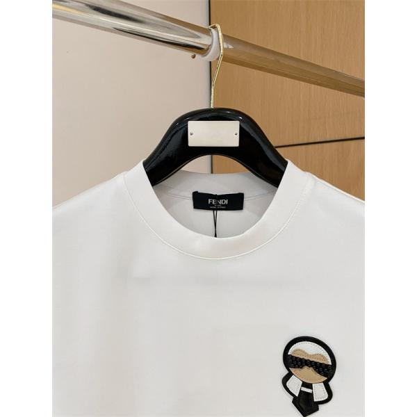 ワンポイント トレーナー ミニマル 2026新作 FENDI フェンディ コピー