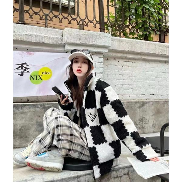 LOUIS VUITTON ルイヴィトン コピー 話題独占 2026新作 チェッカー柄 ボア素材 防寒アウター