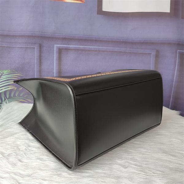 話題沸騰 2026新作 高級感 クラシック トートバッグ FENDI フェンディ コピー