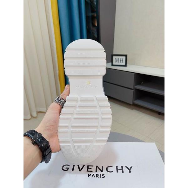 人気☆GIVENCHYジバンシー スニーカーコピー歩きやすいメンズファッションシューズ2026年春夏新作