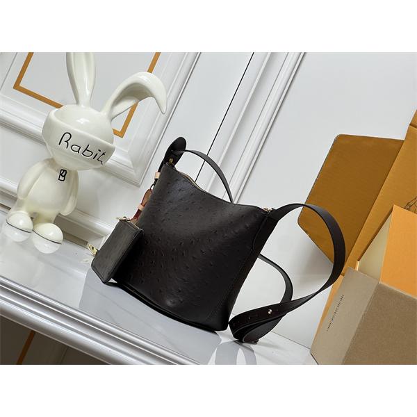 セット主役 2026新作 高級感 エンボス LOUIS VUITTON ルイヴィトン コピー ショルダーバッグ