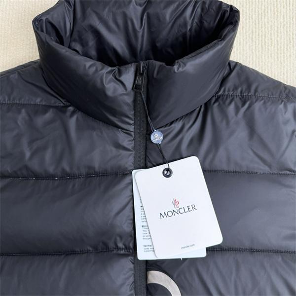 モンクレール スーパーコピー ベスト アーバン クール 撥水 フード付き MONCLER