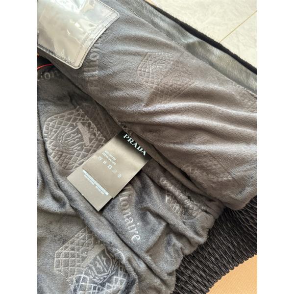 PRADA プラダ コピー 高級感際立つ  ジャケット 注目の新作 トレンド