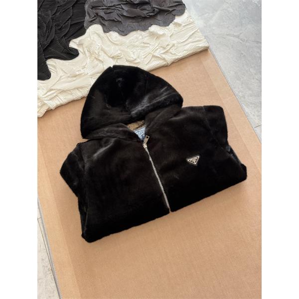 PRADA プラダ コピー 高級感際立つ  ジャケット 注目の新作 トレンド