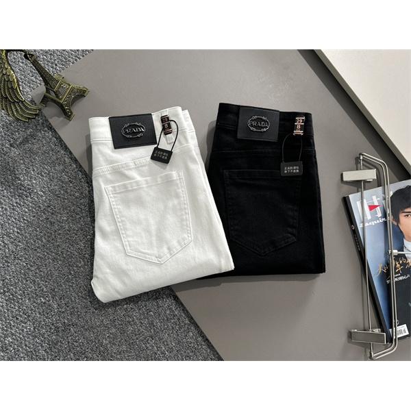 PRADA プラダ コピー 上質厚手素材 スウェットパンツ テーパード設計 洗練