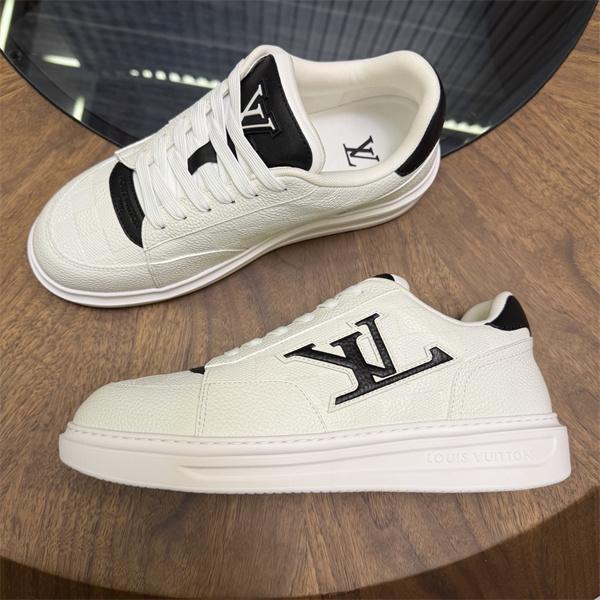 動きやすくルイ ヴィトンスニーカーコピー LOUIS VUITTON 秋冬の色味が叶える華やかコーデ ランニングシューズ 激安(日本最大級)
