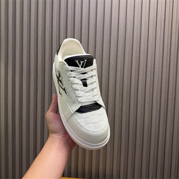 動きやすくルイ ヴィトンスニーカーコピー LOUIS VUITTON 秋冬の色味が叶える華やかコーデ ランニングシューズ 激安(日本最大級)
