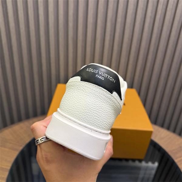 動きやすくルイ ヴィトンスニーカーコピー LOUIS VUITTON 秋冬の色味が叶える華やかコーデ ランニングシューズ 激安(日本最大級)