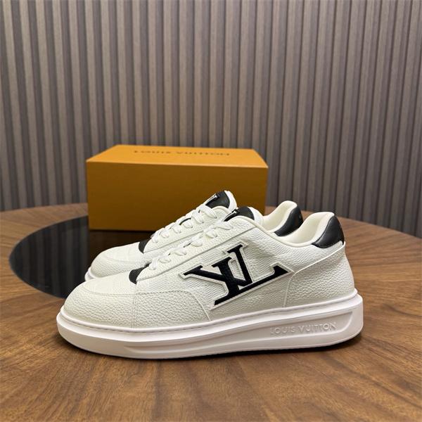 動きやすくルイ ヴィトンスニーカーコピー LOUIS VUITTON 秋冬の色味が叶える華やかコーデ ランニングシューズ 激安(日本最大級)