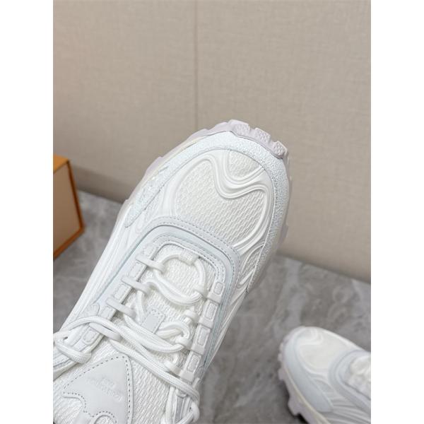 春夏2026年の最新アイテム ルイ ヴィトン LOUIS VUITTON ランニングシューズコピー 大人買いする方も多い_激安(日本最大級)