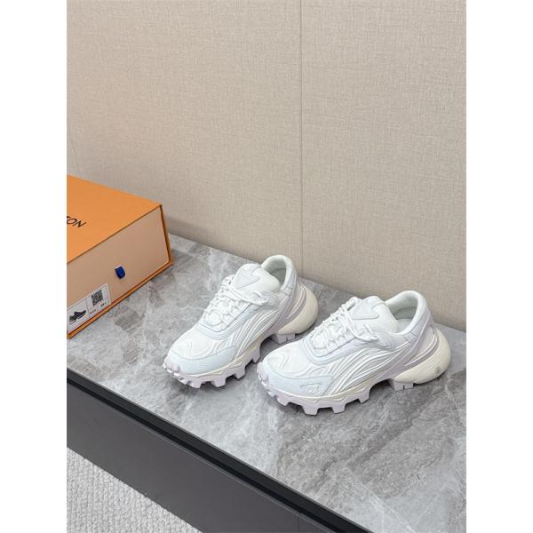 春夏2026年の最新アイテム ルイ ヴィトン LOUIS VUITTON ランニングシューズコピー 大人買いする方も多い_激安(日本最大級)