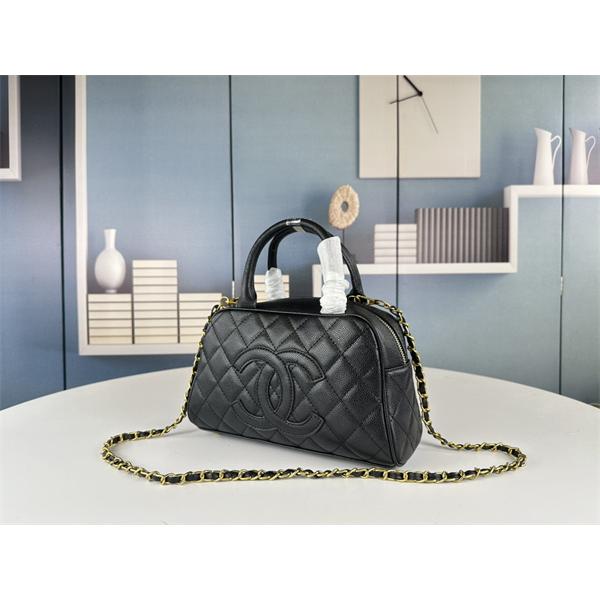 Chanel vintageおしゃれ春夏コーデヒント  オフィスにも着まわしOK_シャネルハンドバッグコピー 激安(日本最大級)