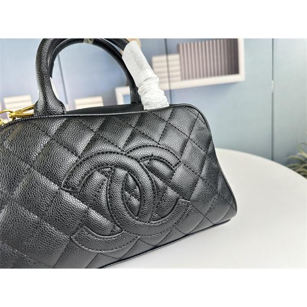 Chanel vintageおしゃれ春夏コーデヒント  オフィスにも着まわしOK_シャネルハンドバッグコピー 激安(日本最大級)