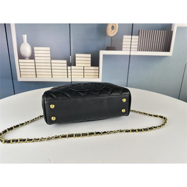 Chanel vintageおしゃれ春夏コーデヒント  オフィスにも着まわしOK_シャネルハンドバッグコピー 激安(日本最大級)