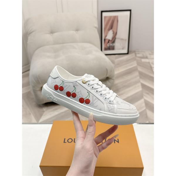 LOUIS VUITTON  秋冬にぴったりトレンドな着こなし ルイ ヴィトンスニーカーコピー 激安(日本最大級)