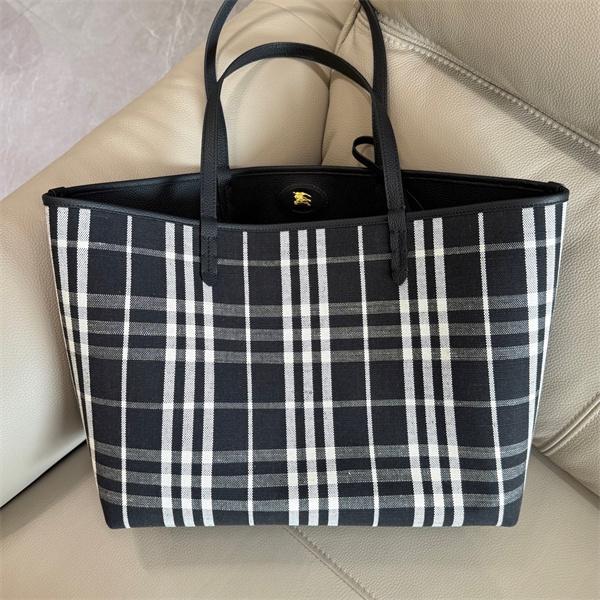 バーバリートートバッグコピー BURBERRY2026年秋冬シーズン 現代的な印象Bloomsbury_ブランド激安通販 専門店