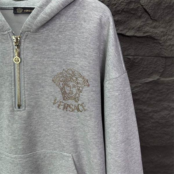 2026秋冬におすすめ着こなし ヴェルサーチパーカーコピー VERSACE  2色可選 激安(日本最大級)