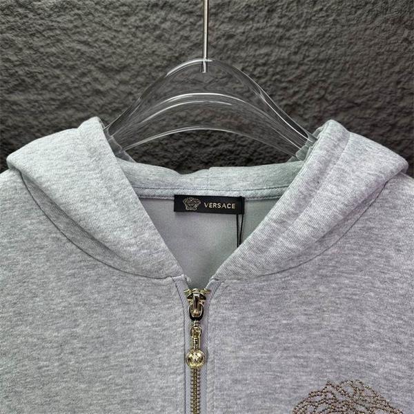2026秋冬におすすめ着こなし ヴェルサーチパーカーコピー VERSACE  2色可選 激安(日本最大級)