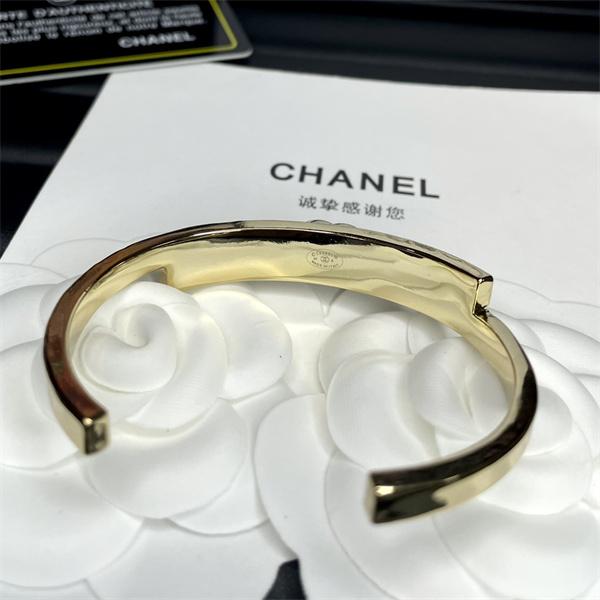 この秋トレンドに合わせる着こなし シャネルブレスレットコピー 激安(日本最大級)