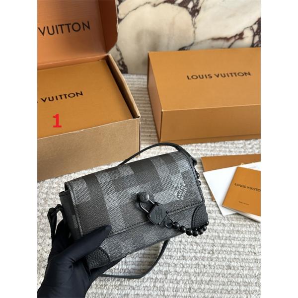 4色旅行好きの方々にオススメ  Louis Vuitton ルイ ヴィトンショルダーバッグ スーパーコピー メンズ 大容量