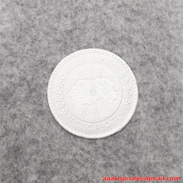 保温性抜群 ライトグレー ジップパーカー 温か素材 冬 Canada Goose カナダグース コピー