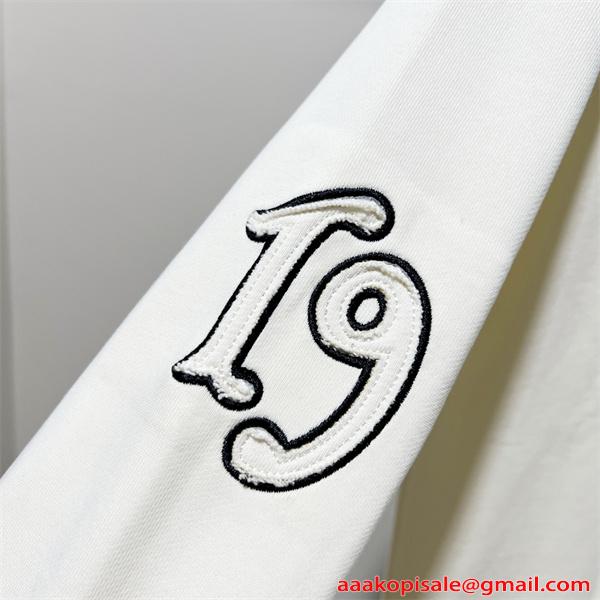 本格派 モード系 2026新作 ジップパーカー 大人スタイル PRADA プラダ コピー