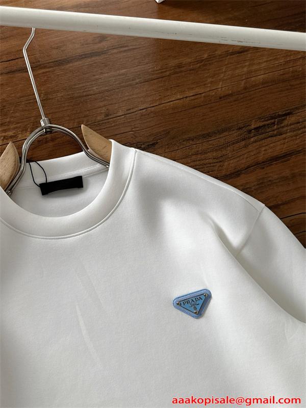 プレミアム  PRADA プラダ コピー 防寒対応 上品ブラック 定番スウェット