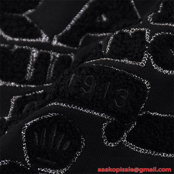 PRADA プラダ コピー 入手困難 ミニマル設計 2026新作 上品ブラック トップス