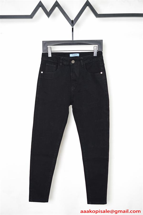 高級感漂う PRADA ブラック デニム パンツ 定番人気 プラダ コピー