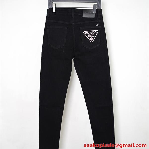 高級感漂う PRADA ブラック デニム パンツ 定番人気 プラダ コピー