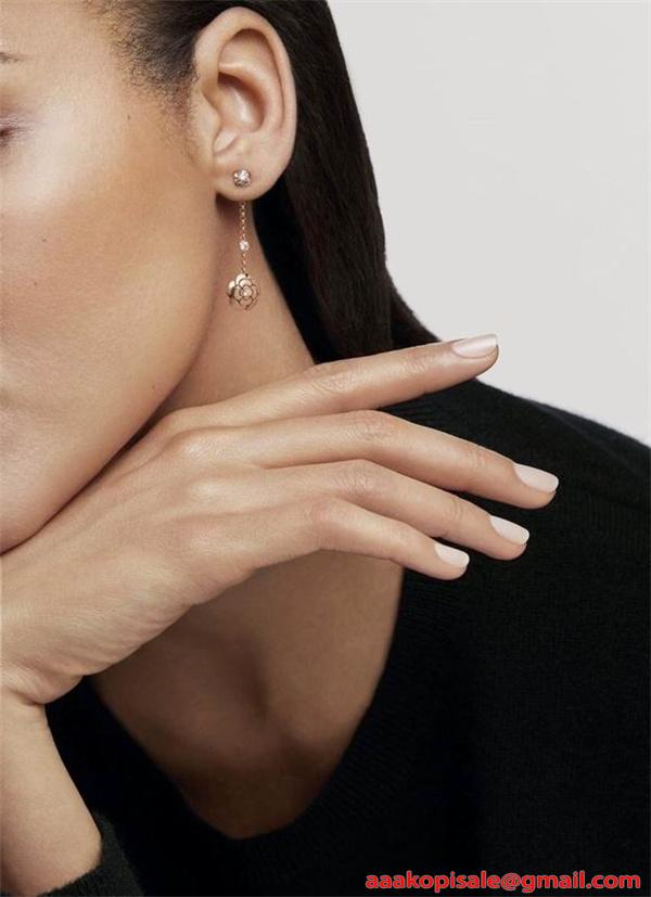 入手困難 ピアス CHANEL シャネル コピー 2026新作 ストーン 揺れる デザイン