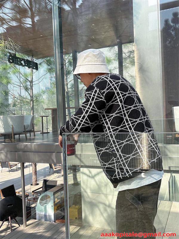 VALENTINO ヴァレンティノ コピー セーター 立体編み ゆったり モード映え 秋冬主役