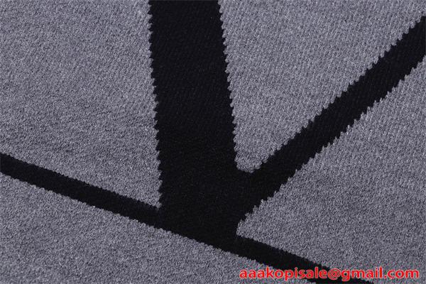 上品配色 VALENTINO ヴァレンティノ コピー ニット 保温素材 大人カジュアル 都会的印象