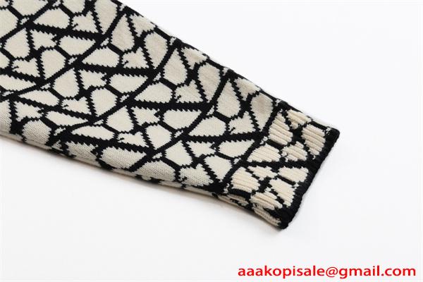 VALENTINO ヴァレンティノ コピー セーター 立体編地 厚手仕様 モード映え 秋冬主役 2026新作