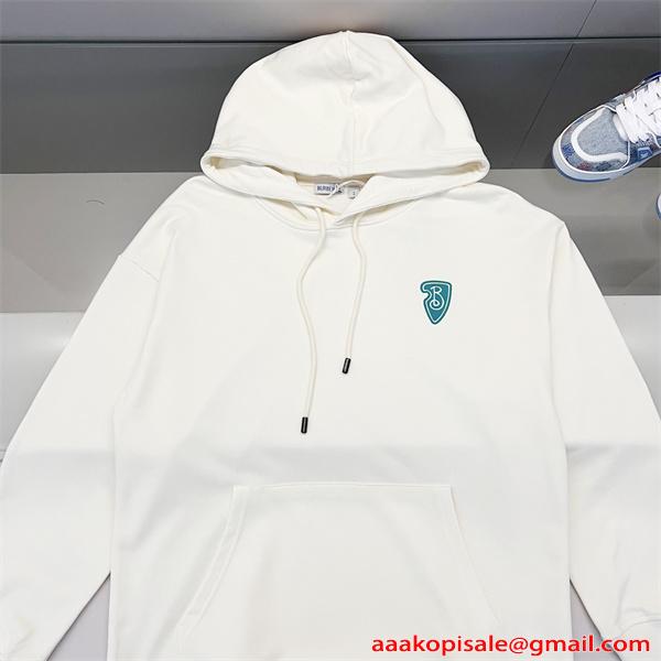  BURBERRY バーバリー コピー 洗練 刺繍 パーカー ゆったり 2026新作 トレンド