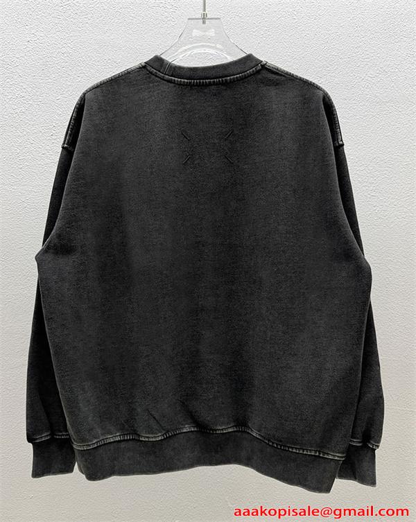 2026新作 刺繍 Maison Margiela メゾン マルジェラ コピー パーカー ゆったり設計 古着感 モード系