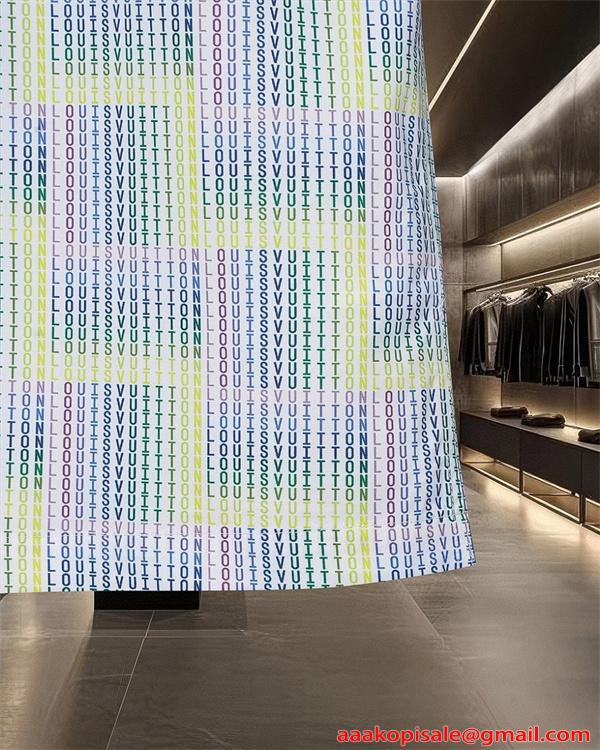 半袖シャツ 個性派 立体 LOUIS VUITTON ルイヴィトン コピー 軽快タッチ 新作モデル 2026新作