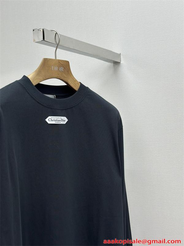 DIOR ディオール コピー 長袖Tシャツ ミニロゴプレート クルーネック シンプル洗練 2026新作