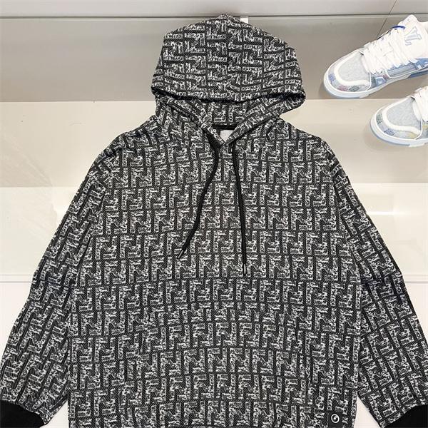 高級感溢れる 上質パーカー 大人カジュアル 2026新作 FENDI フェンディ コピー
