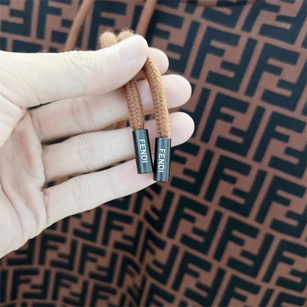 FENDI フェンディ コピー 注目度抜群 パーカー 落ち着き配色 洗練 冬仕様