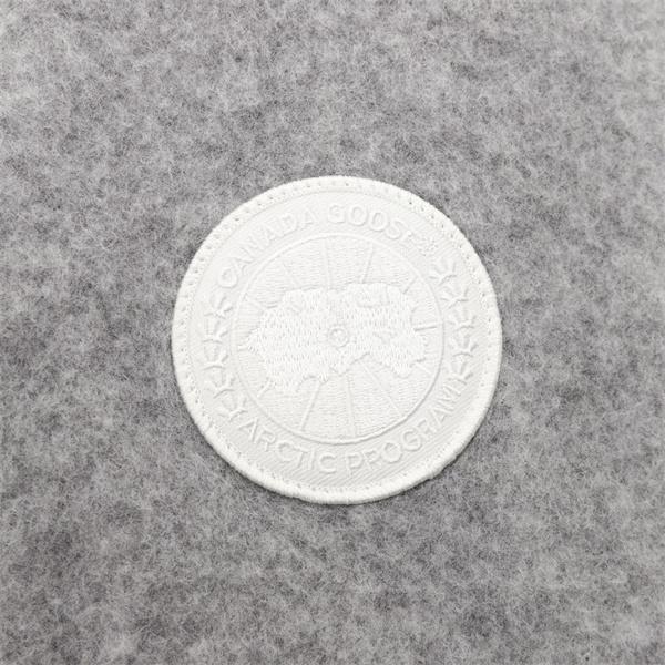 保温性抜群 ライトグレー ジップパーカー 温か素材 冬 Canada Goose カナダグース コピー